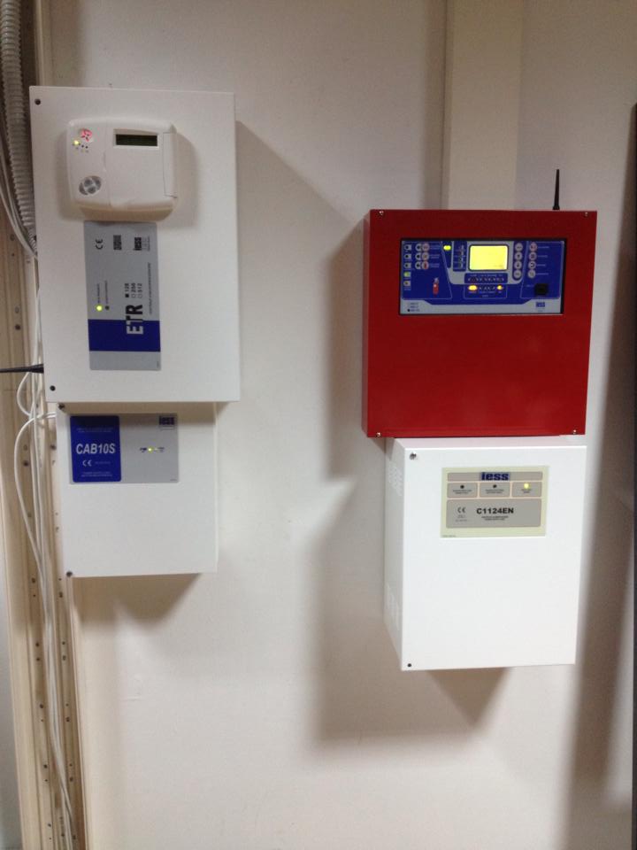 centrali di impianti di sicurezza per il rilevamento di presenze