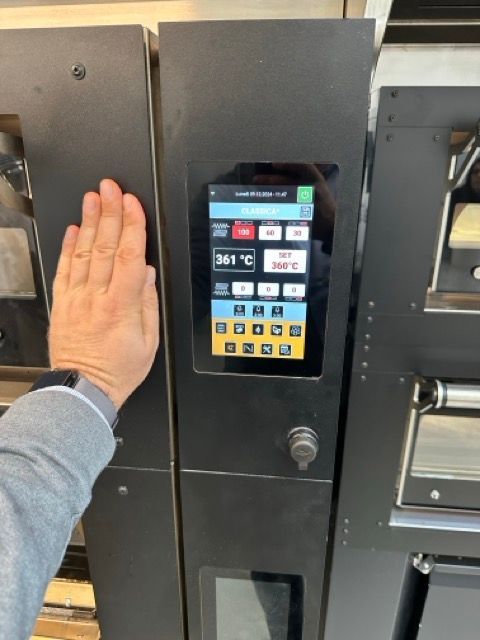 Cuppone Delta pizza oven in stainless steel for professional kitchens
Chef baking pizza in Cuppone Alpha oven with digital controls
Cuppone commercial pizza oven installed in modern pizzeria
Cuppone PizzaForm dough press machine preparing fresh pizza bases
Close-up of Cuppone HE400 pizza oven with energy-efficient design
Cuppone Italian pizza ovens showcased at Fine Food Sydney exhibition
