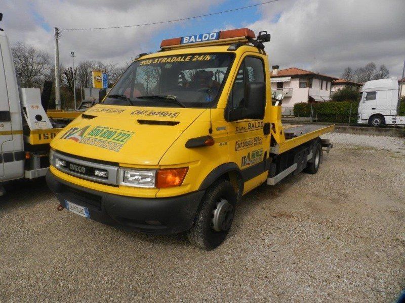 icona auto soccorso stradale carrello di traino