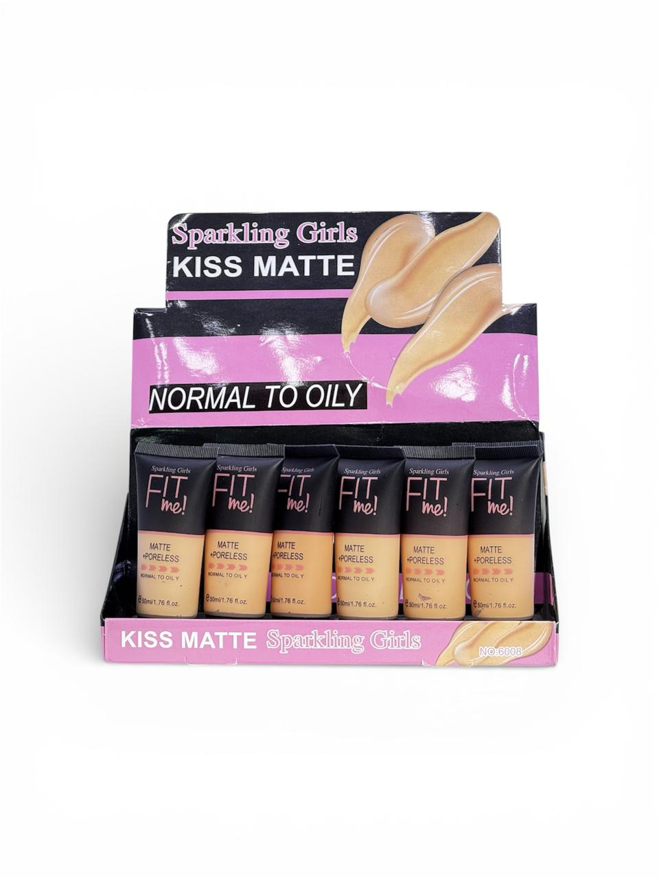 Exhibición de seis tubos de base mate en una caja de exhibición de tienda; empaque rosa y negro.