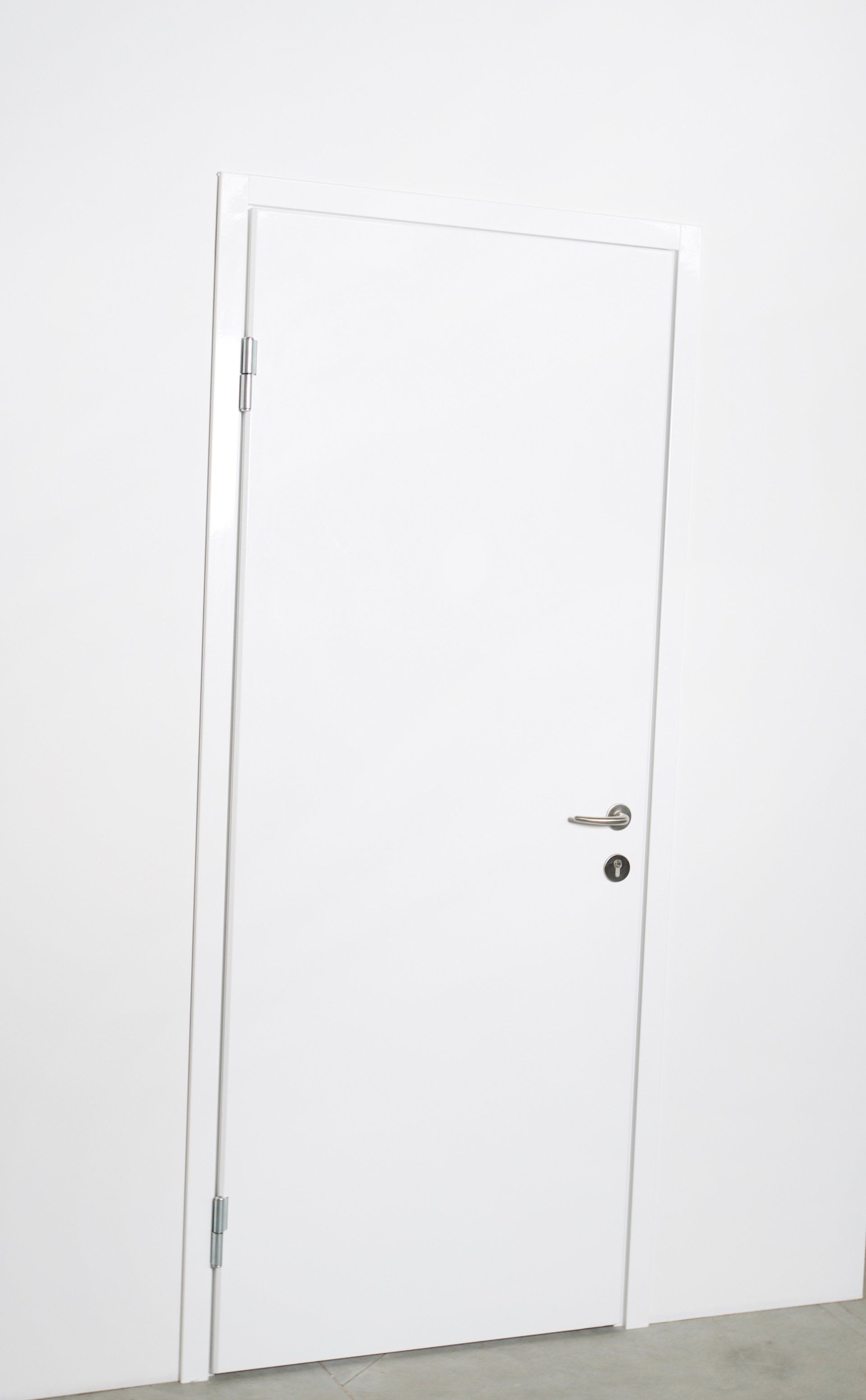 Teknisk_information_DSA_6_Ståldörr_brandörr_slät_lackerad_vit_produktbild_helbild_från_sidan