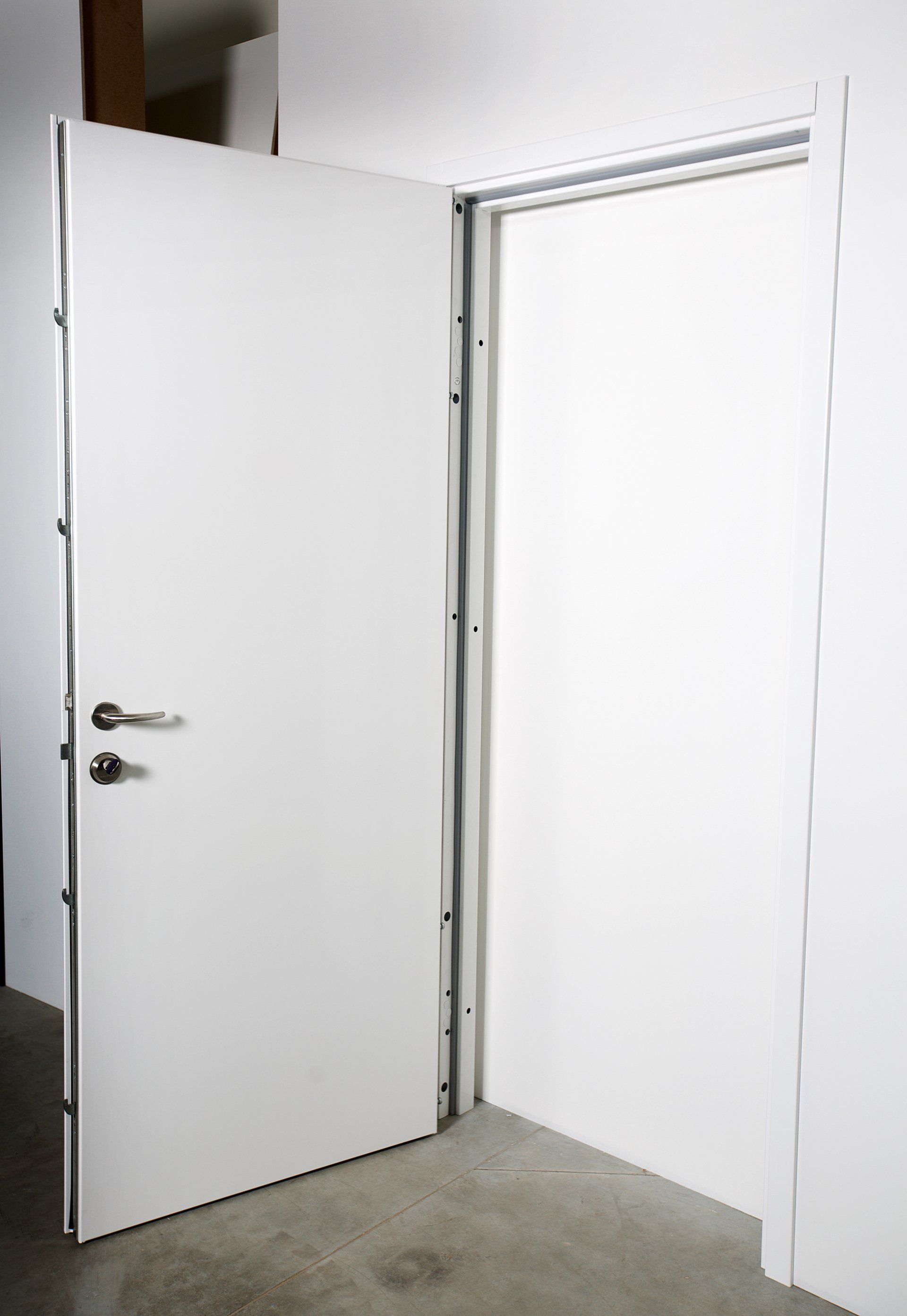 Teknisk_information_DSA_6_Ståldörr_brandörr_slät_lackerad_vit_produktbild_helbild_insida_öppen_dörr