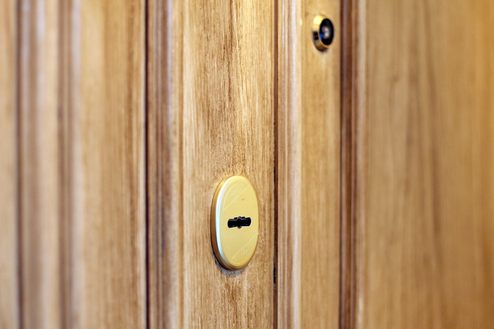 Teknisk_information_Pardörr_Double_pardörr_med_speglar_närbild_överlås