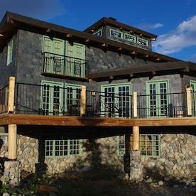 exterior-view-of-lodge