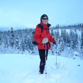hiking-in-the-snow