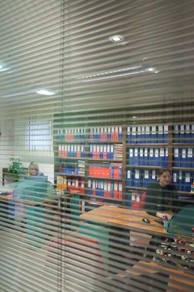 Studio con contabili al lavoro