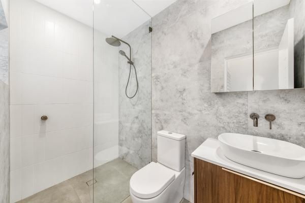 A Bathroom with A Toilet, Sink and Shower | Mid-North Coast, NSW | BDM Constructions