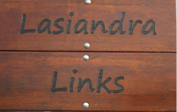 A Wooden Sign that Says Lasiandra Links on It | Mid-North Coast, NSW | BDM Constructions