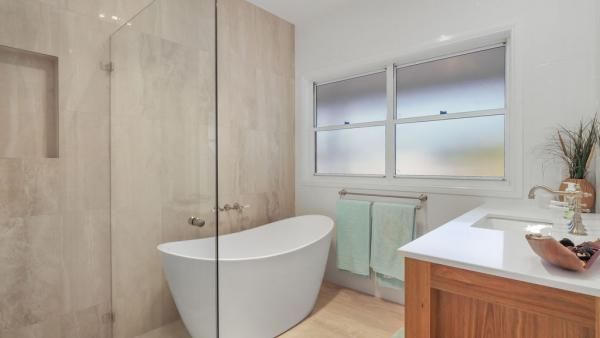 A Bathroom with A Bathtub, Sink, and Shower | Mid-North Coast, NSW | BDM Constructions