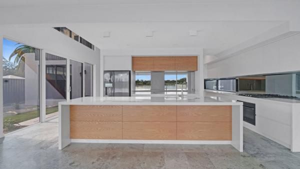 There Is a Large Island in The Middle of The Kitchen | Mid-North Coast, NSW | BDM Constructions