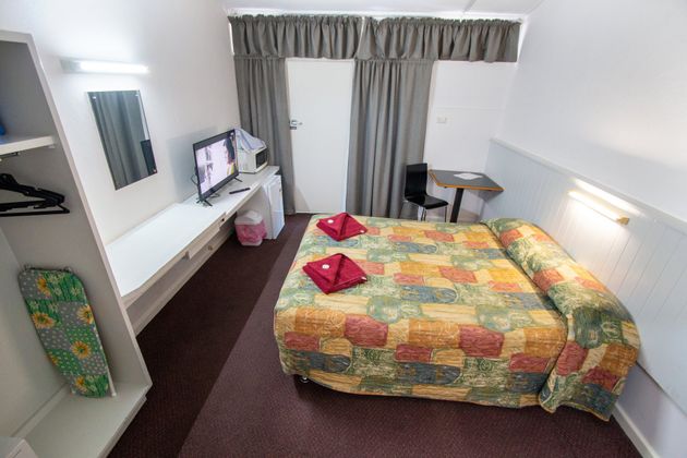 Queen Bedroom - Port Pirie, SA - Travelway Motel