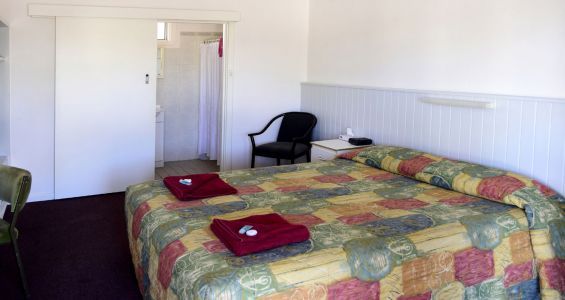 Big Bed In Double Room- Port Pirie, SA - Travelway Motel