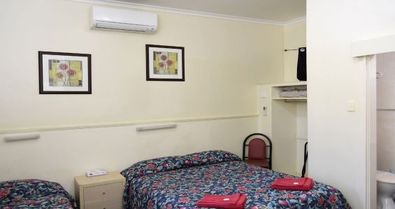Family Room With Big Bed - Port Pirie, SA - Travelway Motel