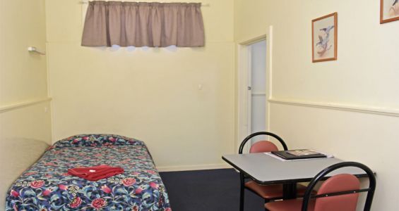 Table And Bed In Family Room - Port Pirie, SA - Travelway Motel