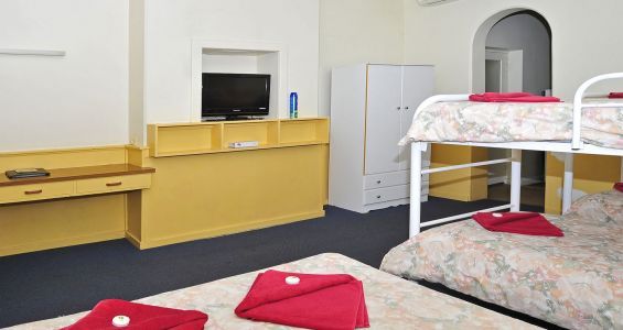 Small Television And Double Deck In Family Room - Port Pirie, SA - Travelway Motel