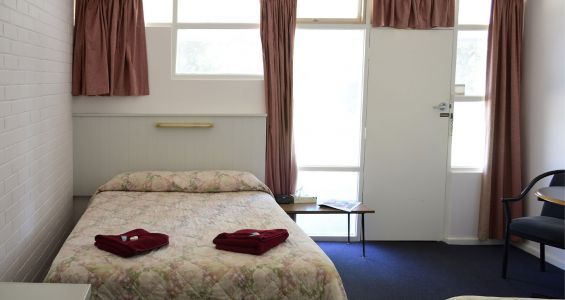 Big Bed In Family Room - Port Pirie, SA - Travelway Motel