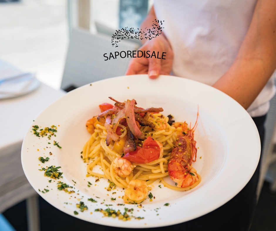 pasta con pesce e pomodorini