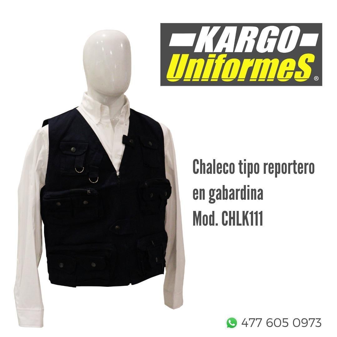 Un maniquí lleva un chaleco negro de Kargo Uniforms.