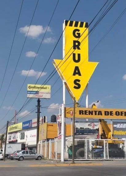 Un cartel amarillo que dice 