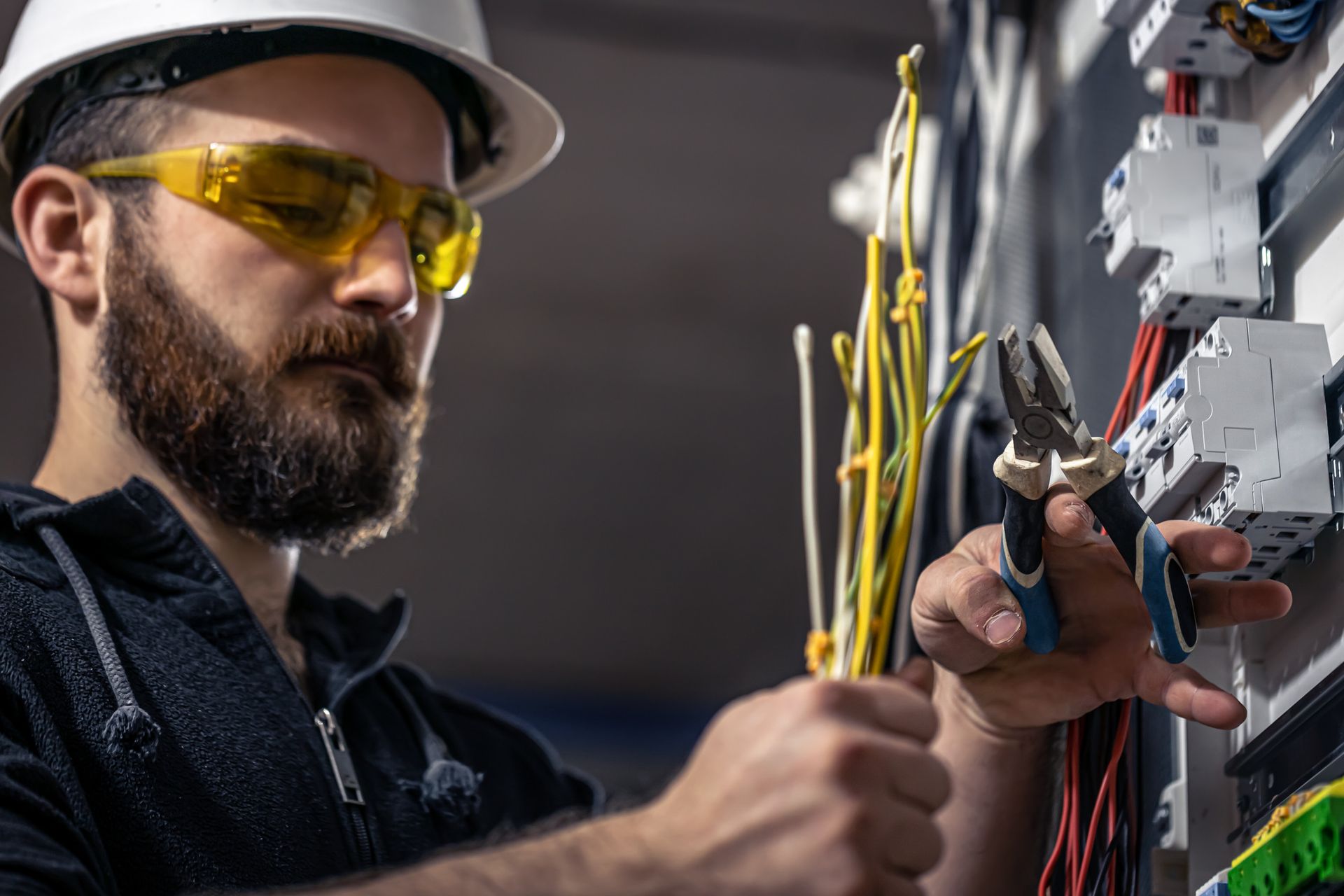 When to Repair or Replace Your Circuit Breaker Expert Guide for Homeowners