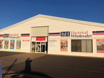 Exterior of commercial building before repaint - Painting Services in Dubbo, NSW