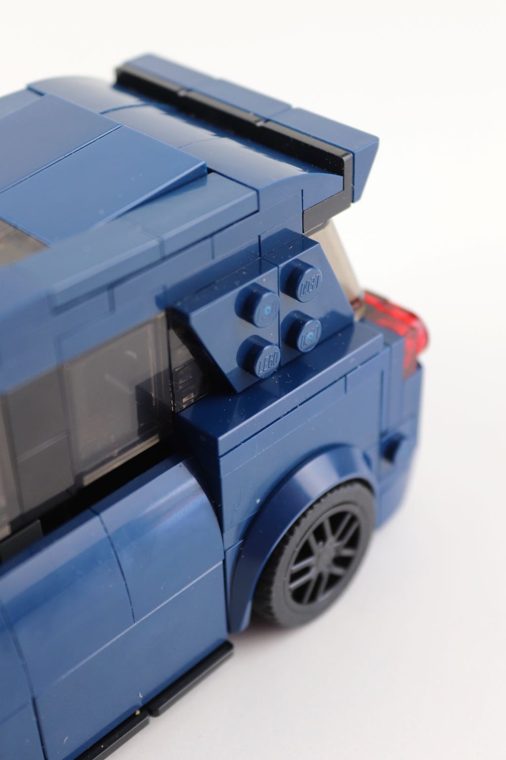 LEGO golf GTI donker blauw lego minifugure schaal
