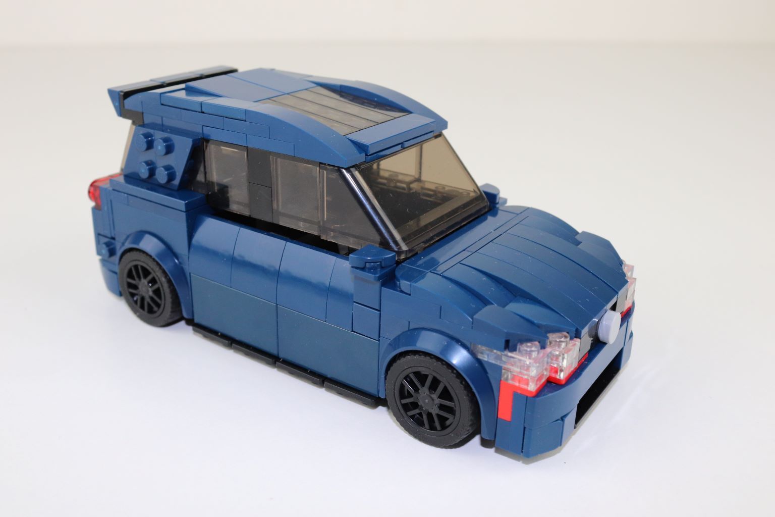 LEGO golf GTI donker blauw lego minifugure schaal