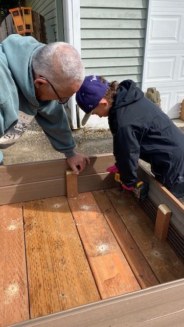 Hand crafted log handrail - General Contractors in Auburn, WA