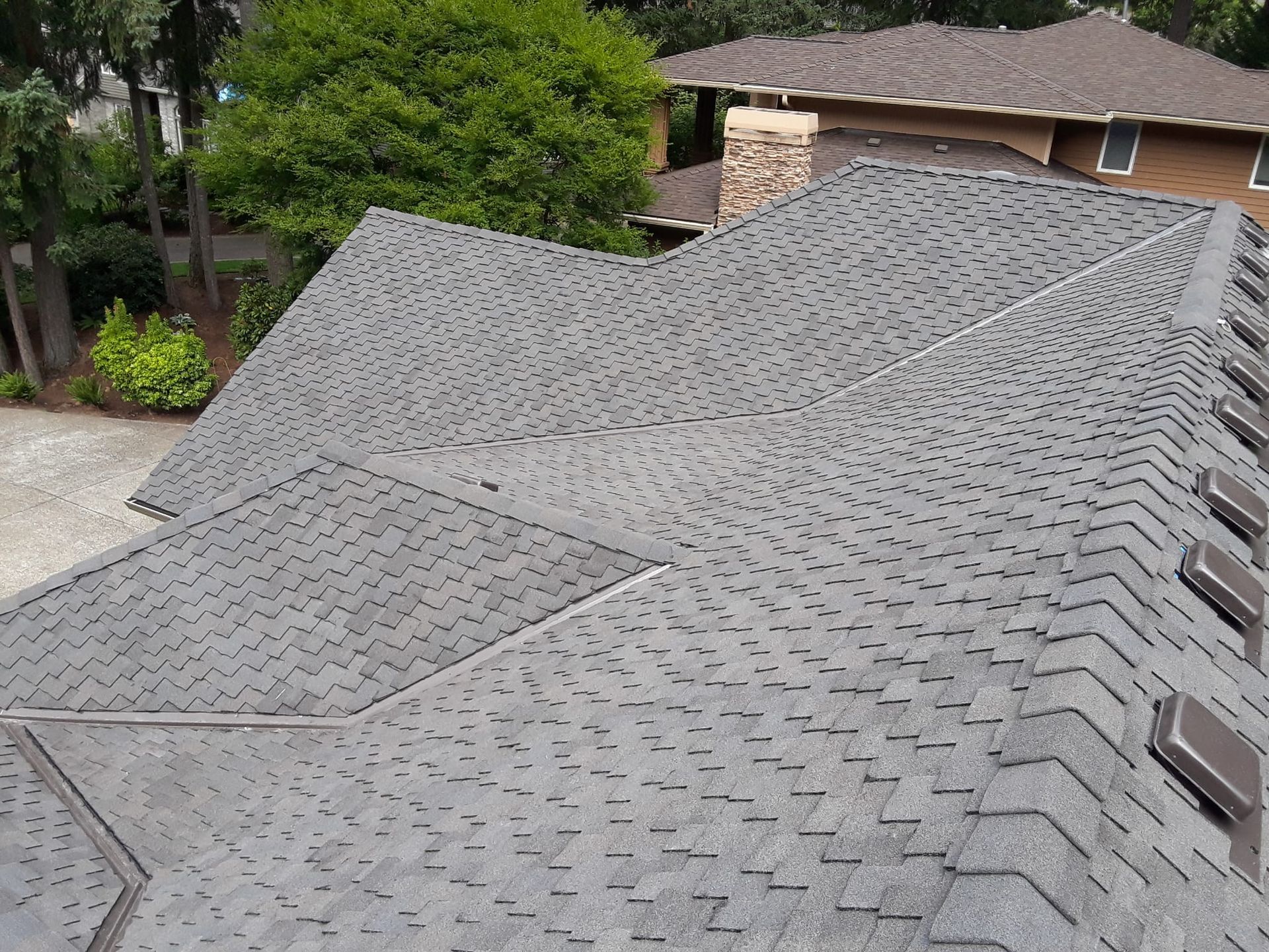 the roof of a house with a lot of shingles on it