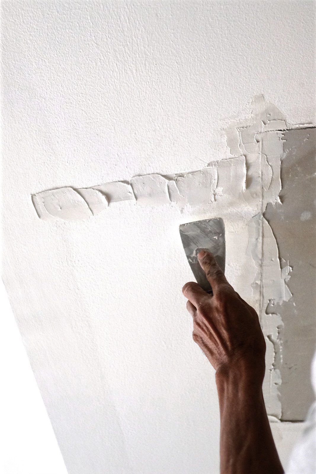 A wooden fence is sitting on top of a lush green field.