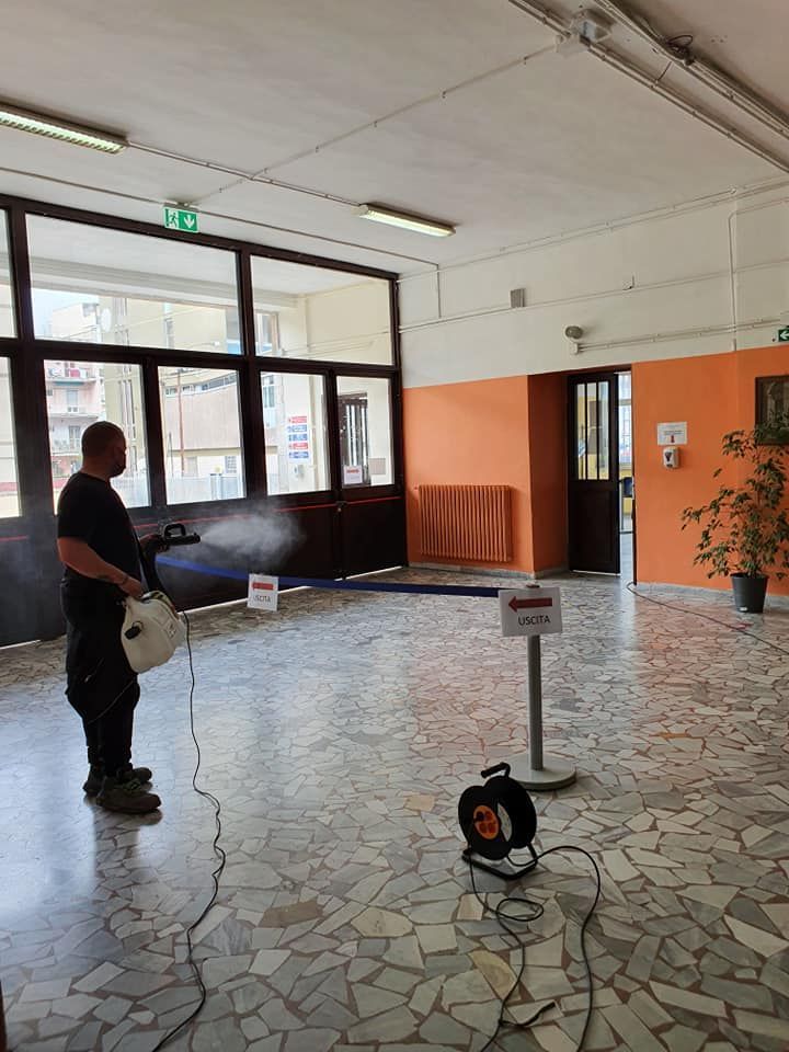 sanificazione di una scuola