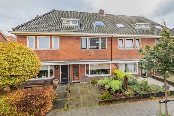 Karakteristieke jaren 30 tussenwoning in Castricum. Deze woning hebben wij voor onze opdrachtgevers kunnen aankopen