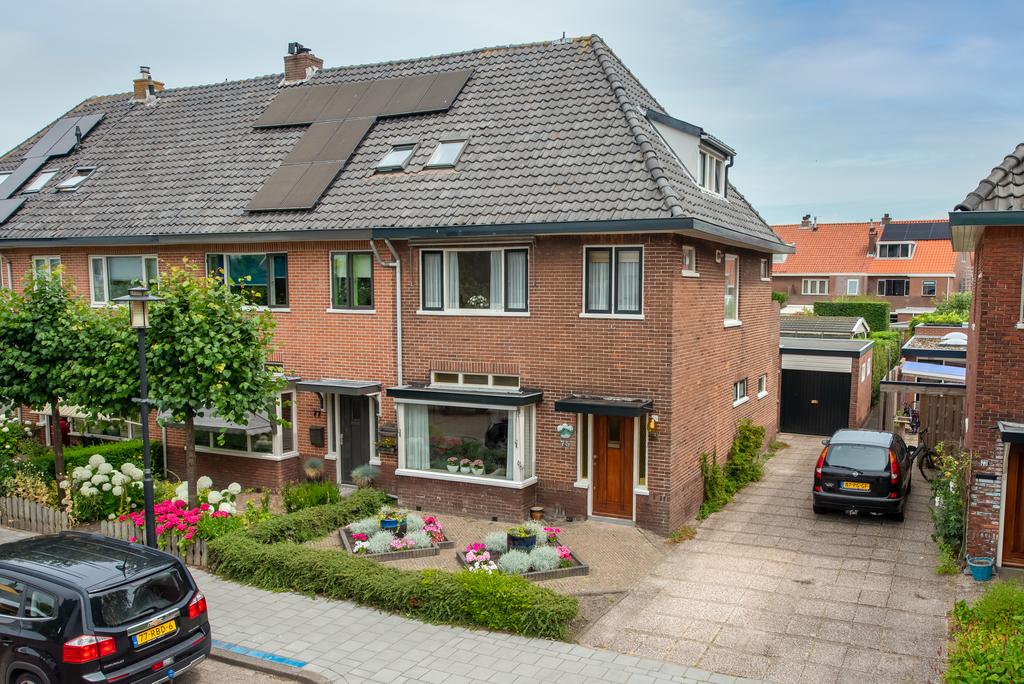 Karakteristieke jaren 30 tussenwoning in Castricum. Deze woning hebben wij voor onze opdrachtgevers kunnen aankopen