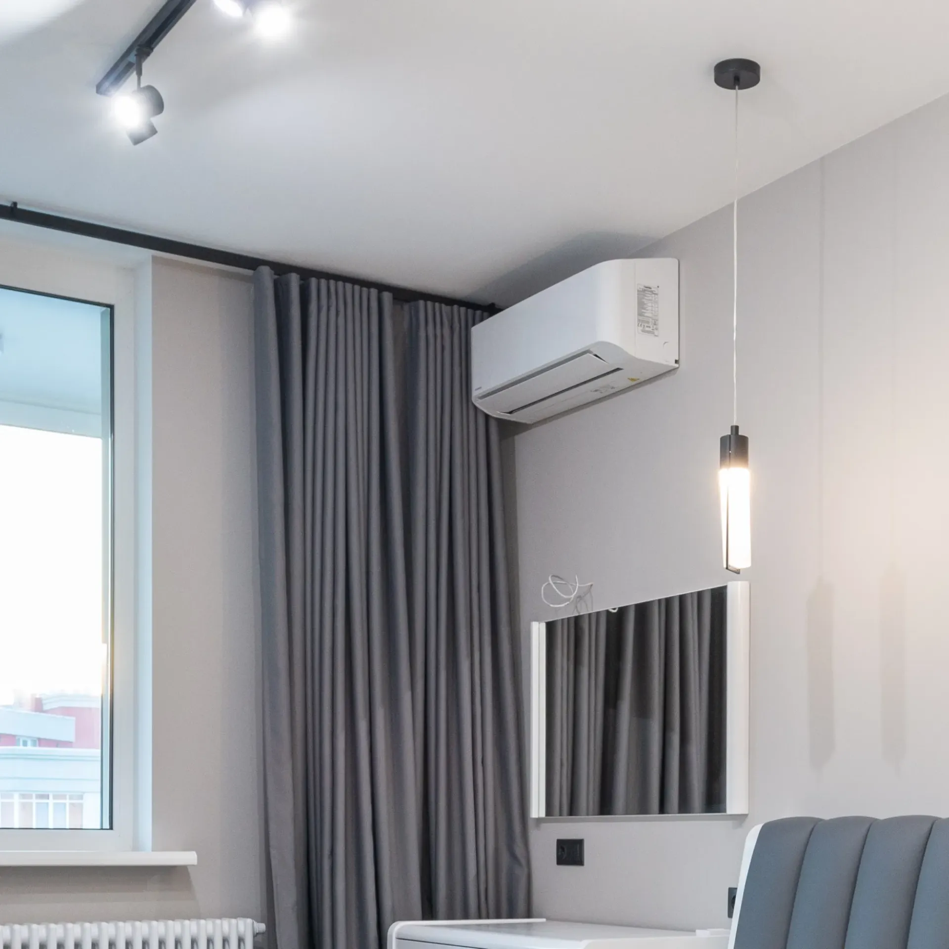 Doctor Cool - A living room with a couch and a mirror