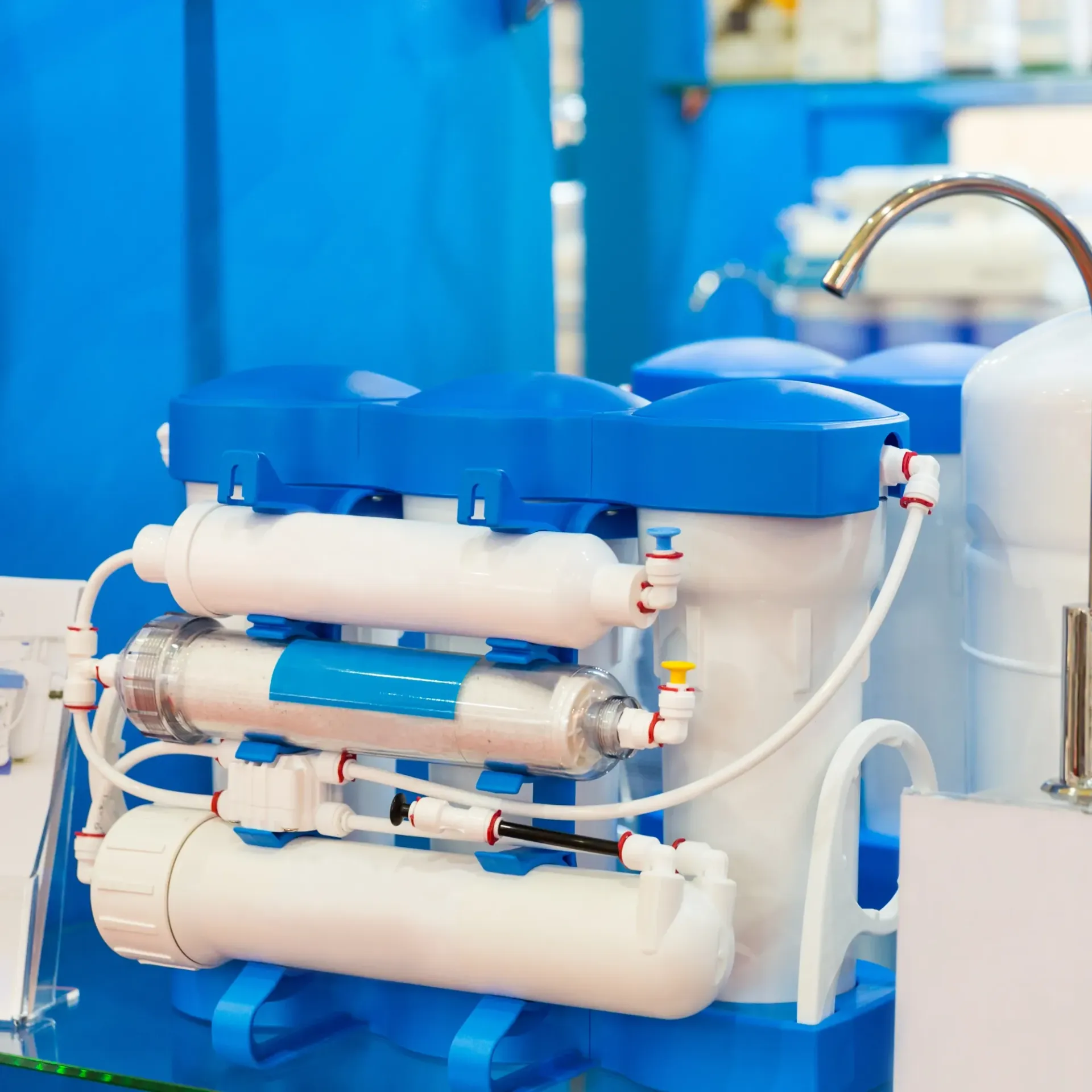 Doctor Cool - A blue and white water filter with a faucet attached to it