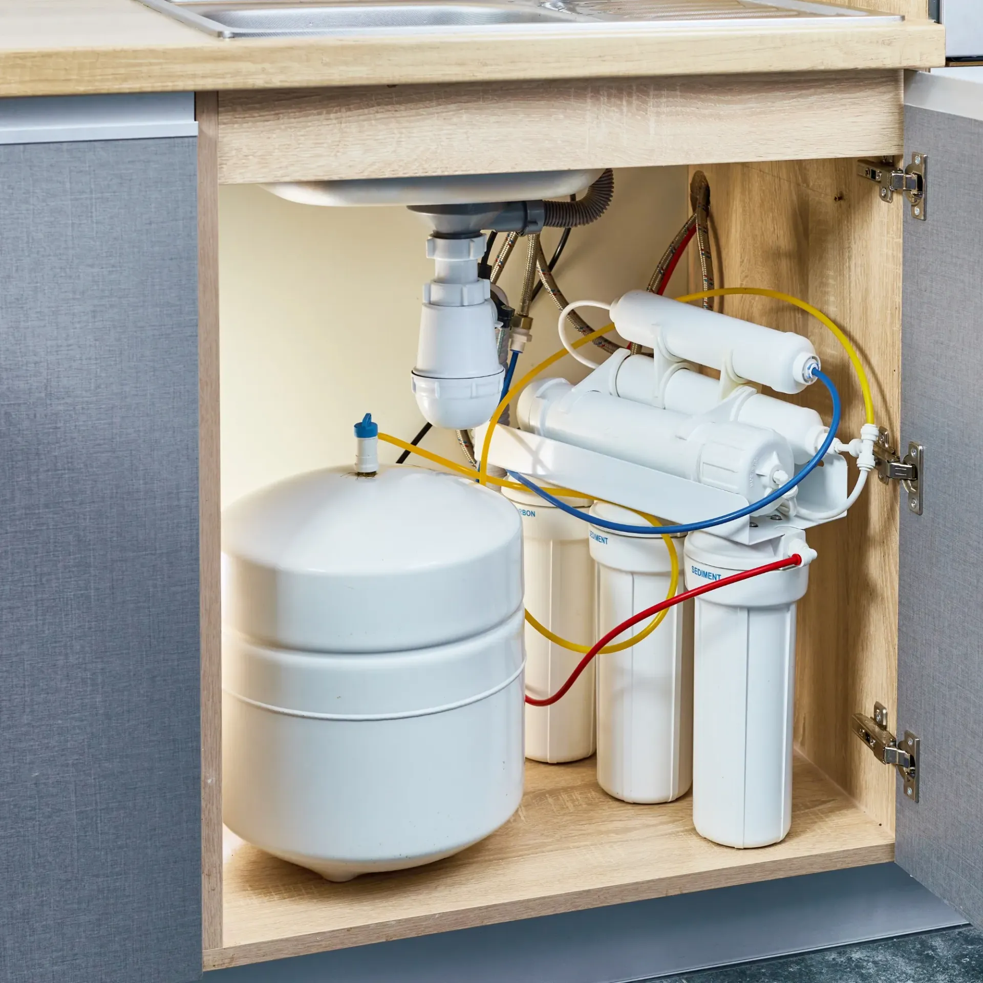 Doctor Cool - A blue and white water filter with a faucet attached to it