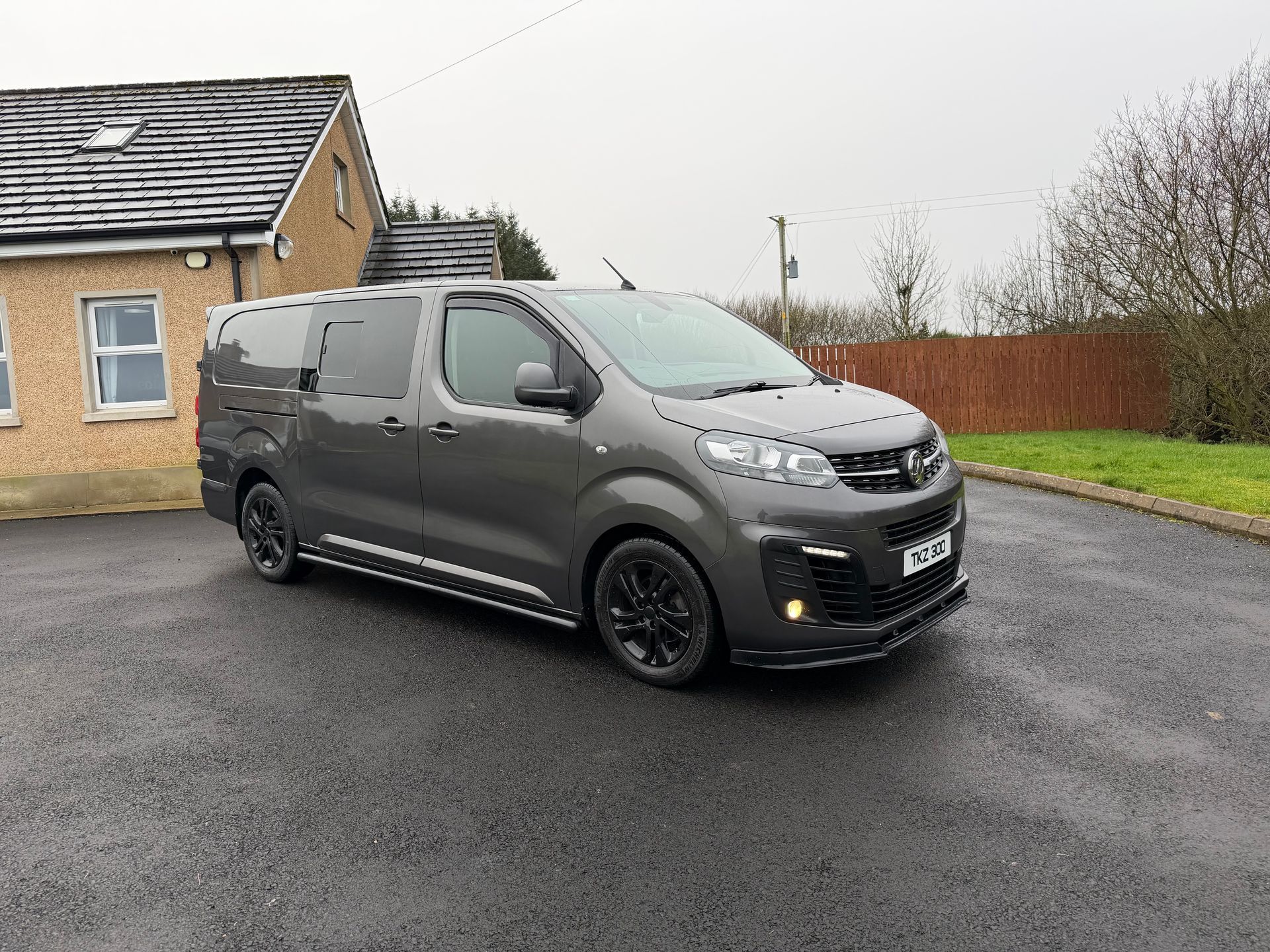 Vauxhall vivaro crew cab