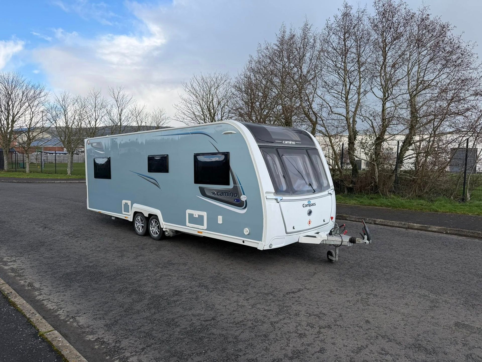 2019 compass 660 island bed