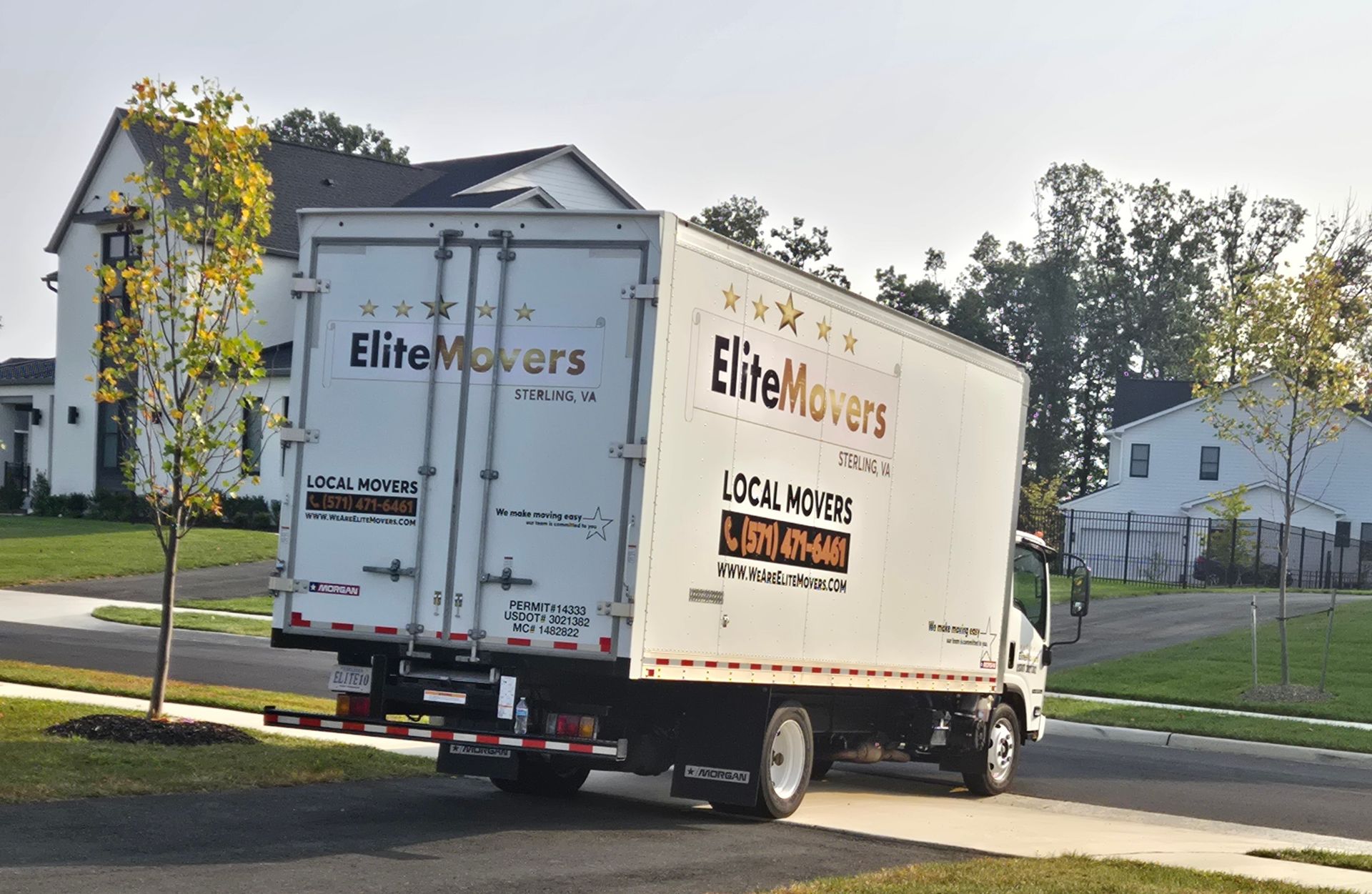 20ft Elite movers truck getting ready for small move
