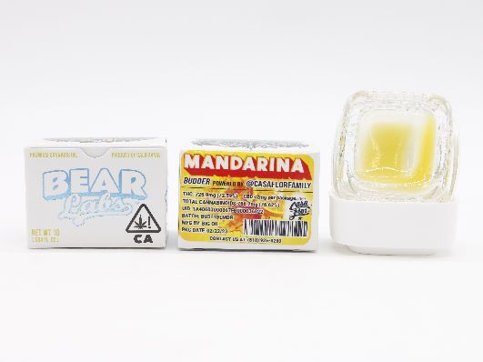 A box of mandarina wax next to a jar of wax.