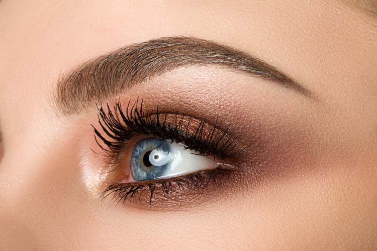 close-up-of-woman-eye-with-beautiful-eyes-makeup