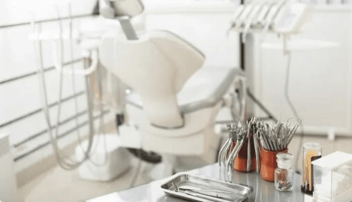 Prosthodontist vs General Dentist - dentist chair