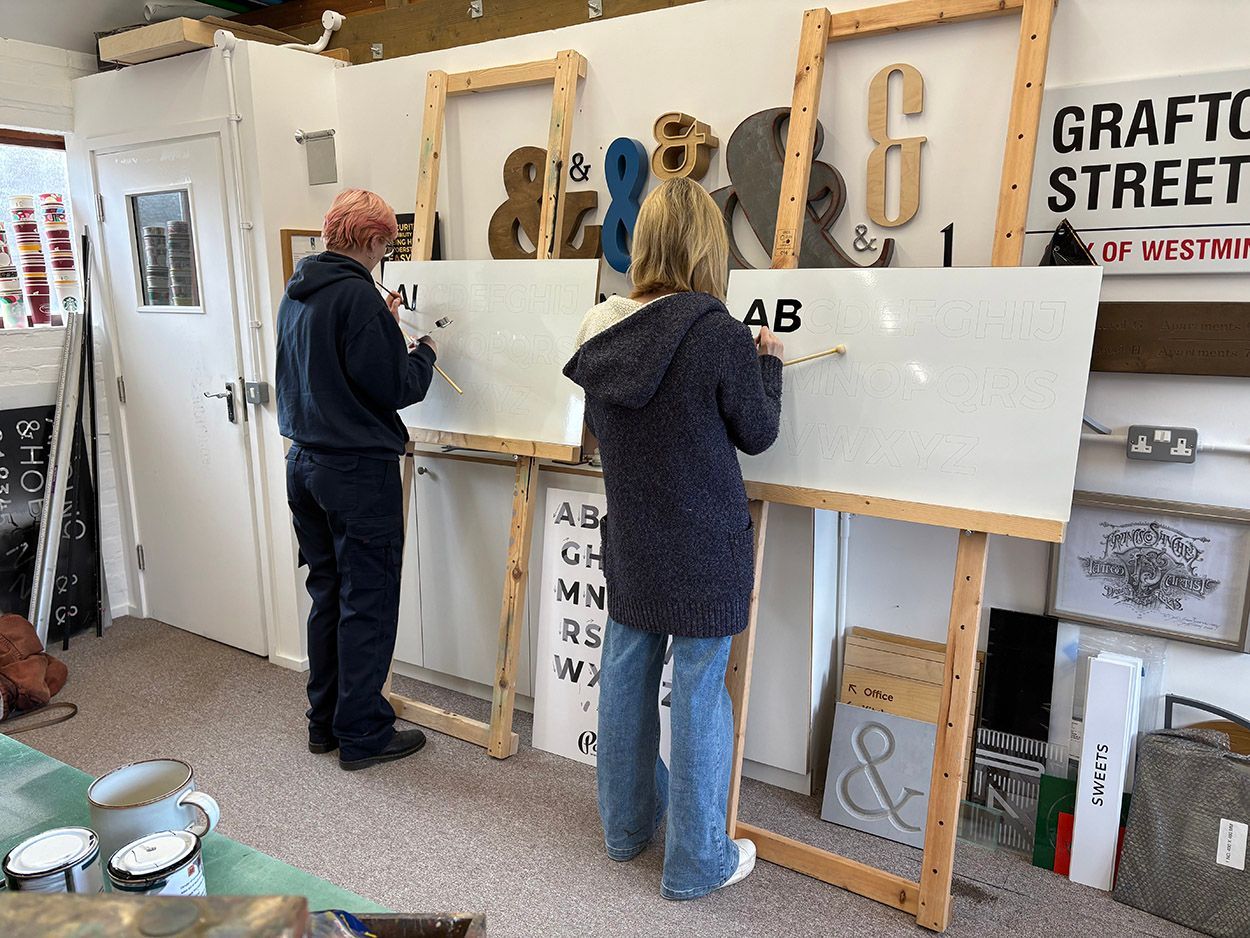 The Sign Painter hand painting lessons 3