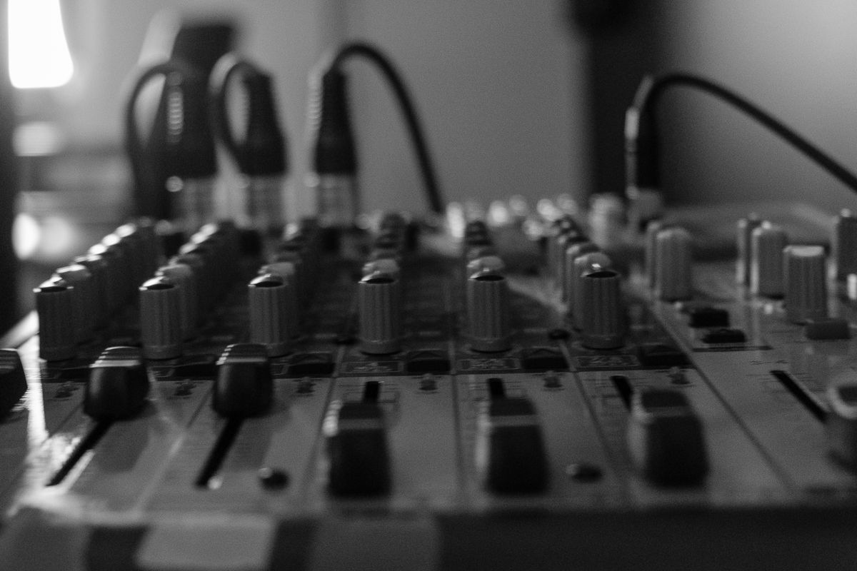 Sound United Podcast Studio client working in studio