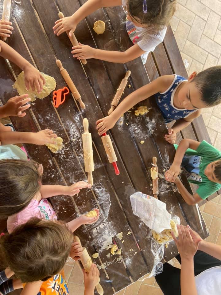 tavoli spaziosi per bambini