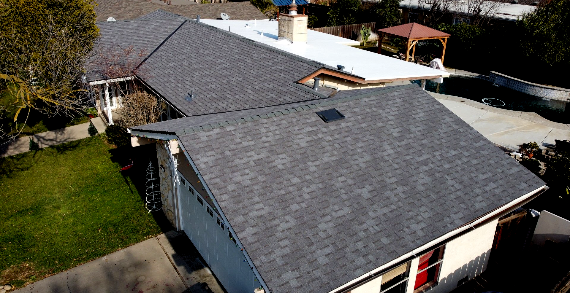 New Owens Corning Duration shingle roof in Mountainside by Econo Roofing on a Turlock, CA home, showcasing expert installation.