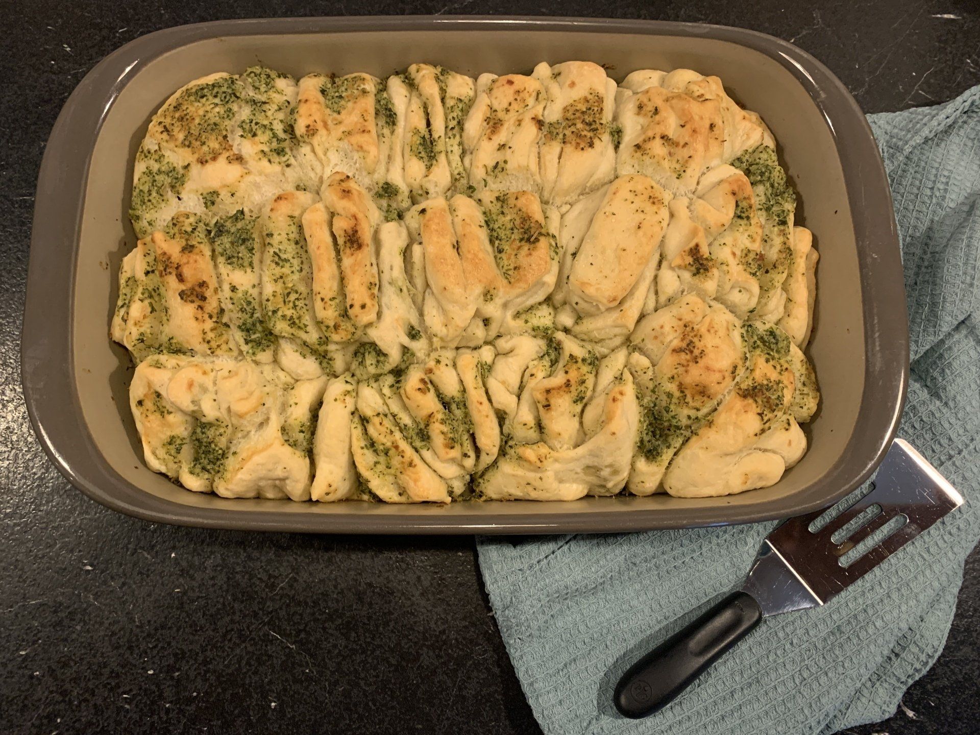 Kräuterbutter-Faltenbrot mit Pampered Chef Ofenhexe