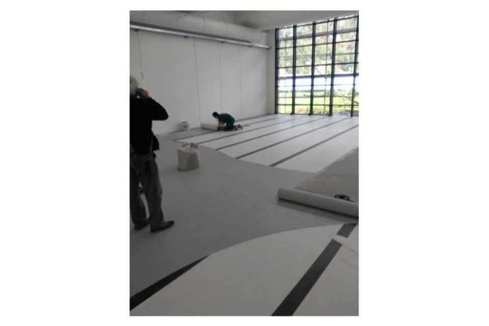 Pavimento e rivestimento in linoleum