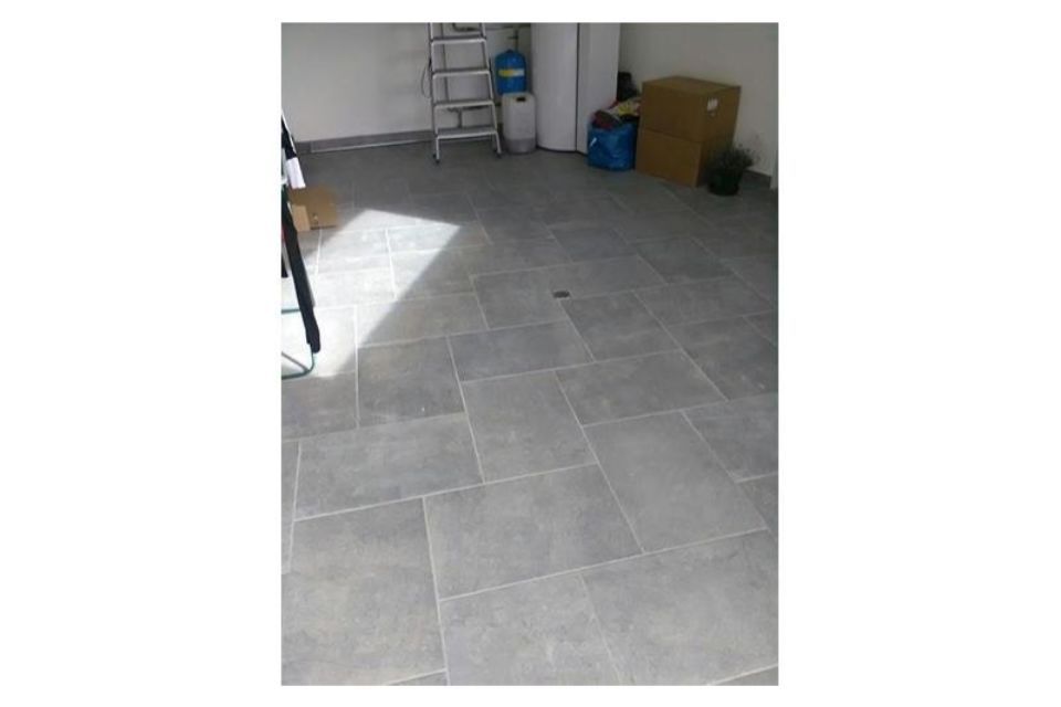 Parquet, piastrelle e pavimentazione esterna per villa 4