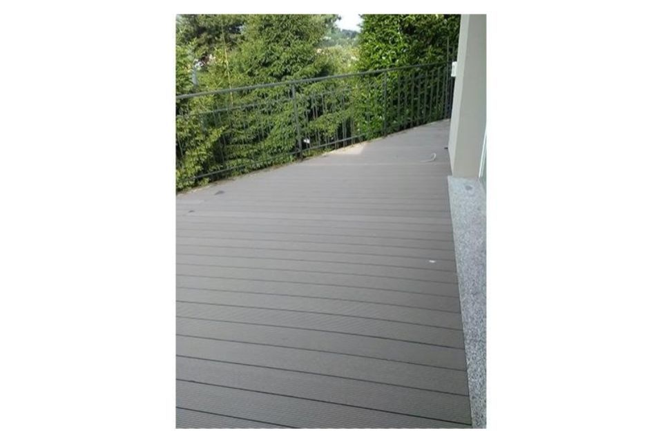 Parquet, piastrelle e pavimentazione esterna per villa 2